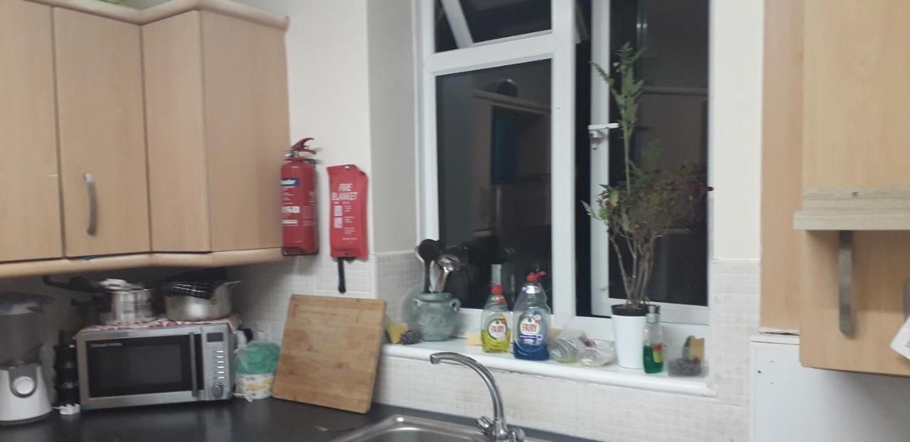 לונדון 7, Cranehouse Brangbourne Road One Big Double Room Available On Reasonable Price, Shared Flat מראה חיצוני תמונה